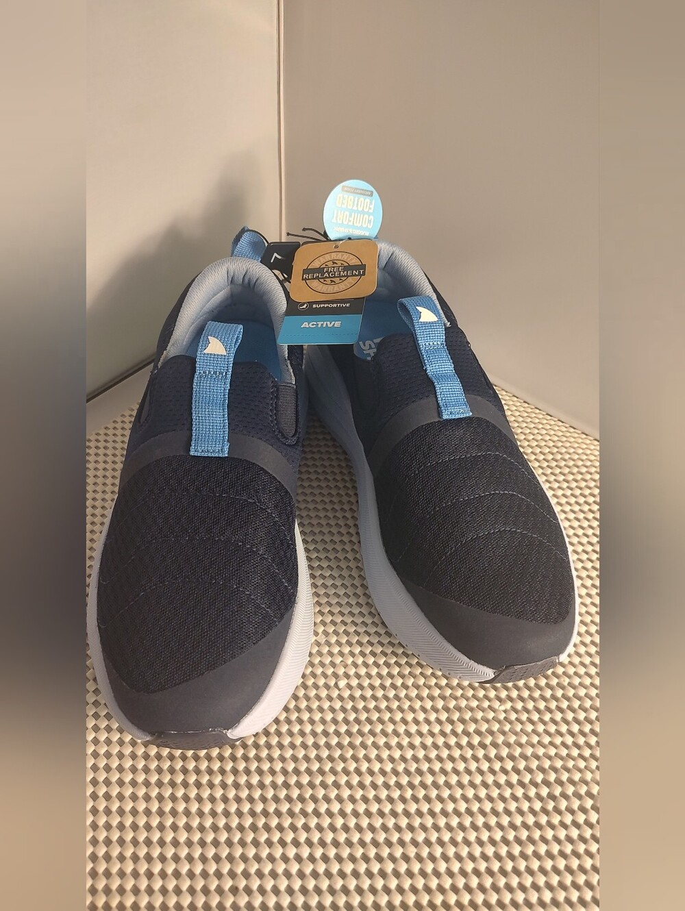 Rugged Shark Men's Size 7 Slip On Recovery Sneakers Shoes